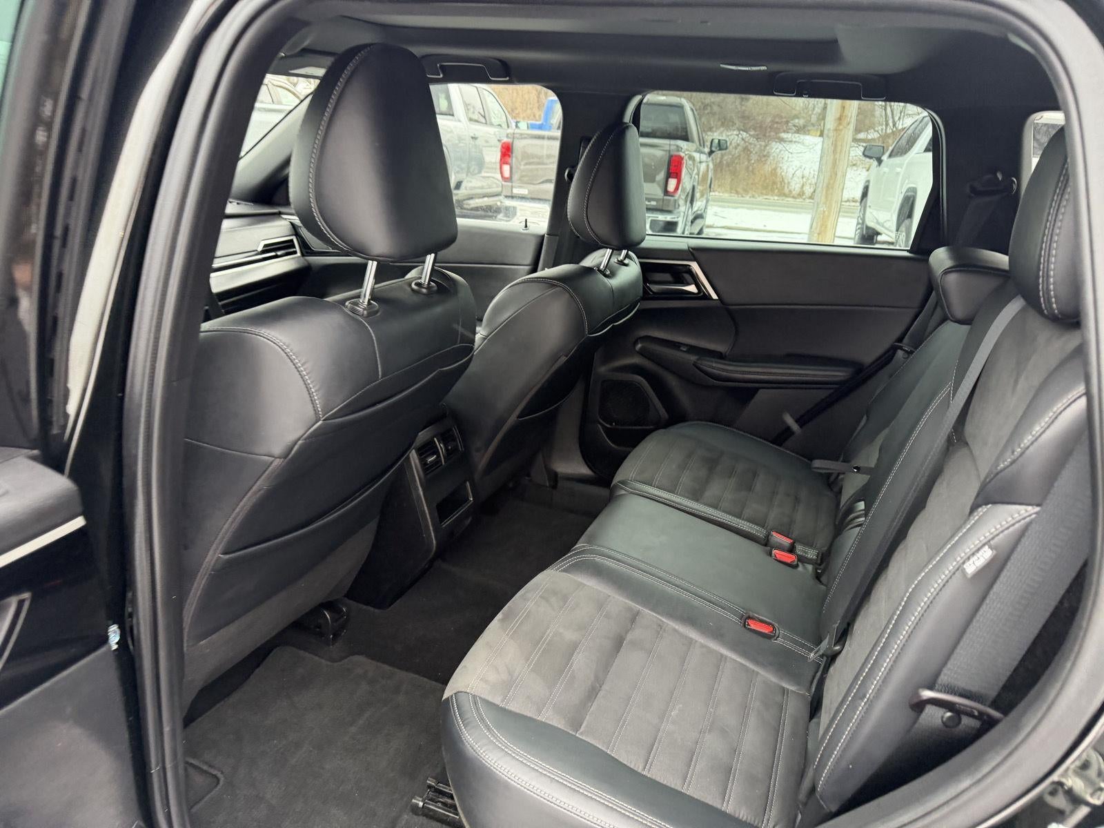 2022 Mitsubishi Outlander SE