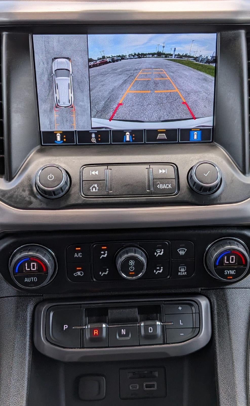 2023 GMC Acadia AT4