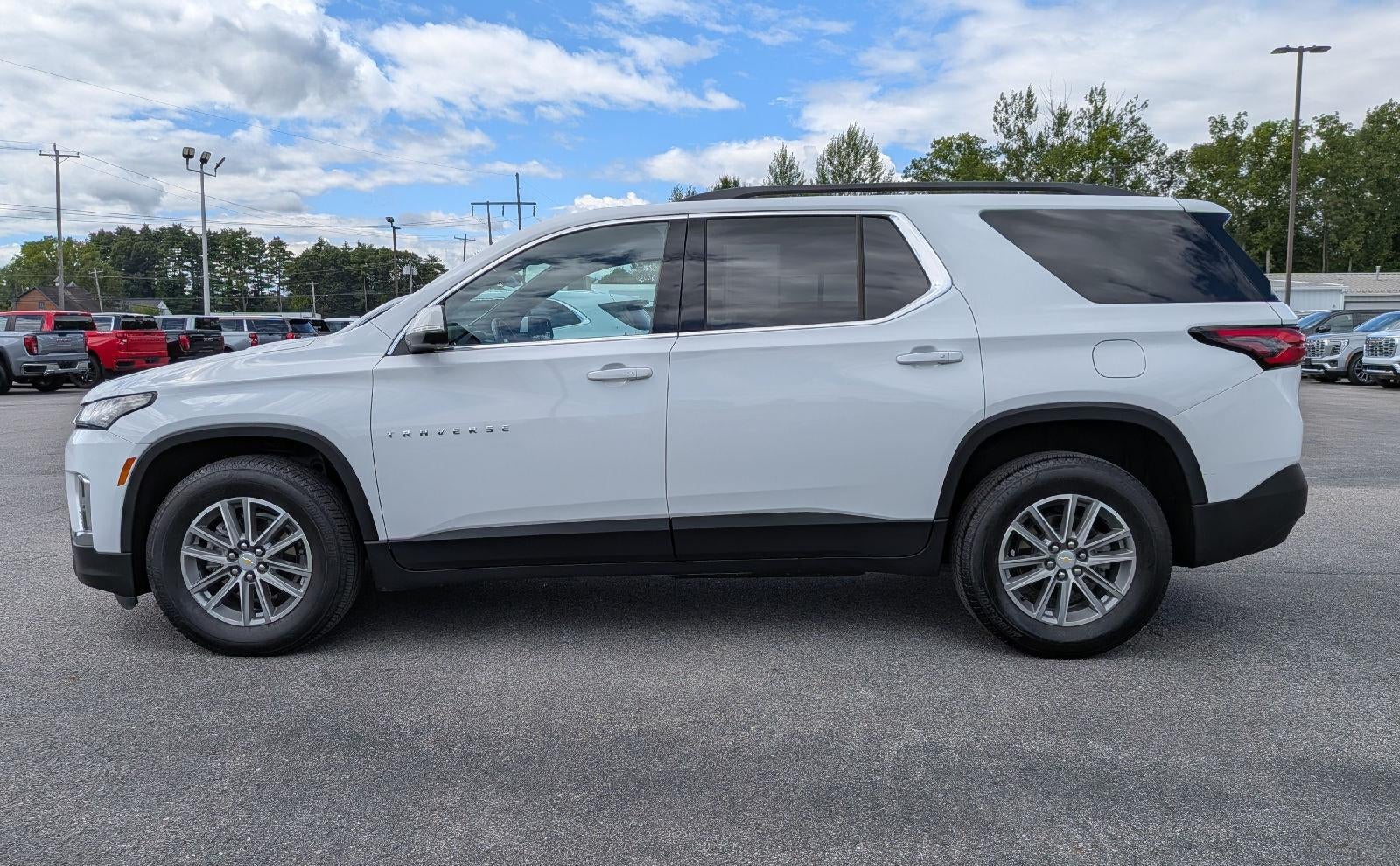 2023 Chevrolet Traverse LT Cloth