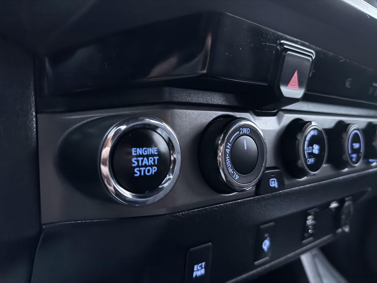 2016 Toyota Tacoma SR