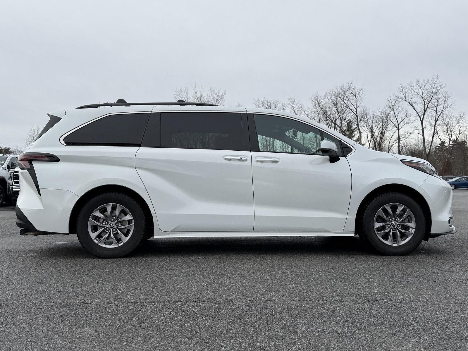 2023 Toyota Sienna XLE