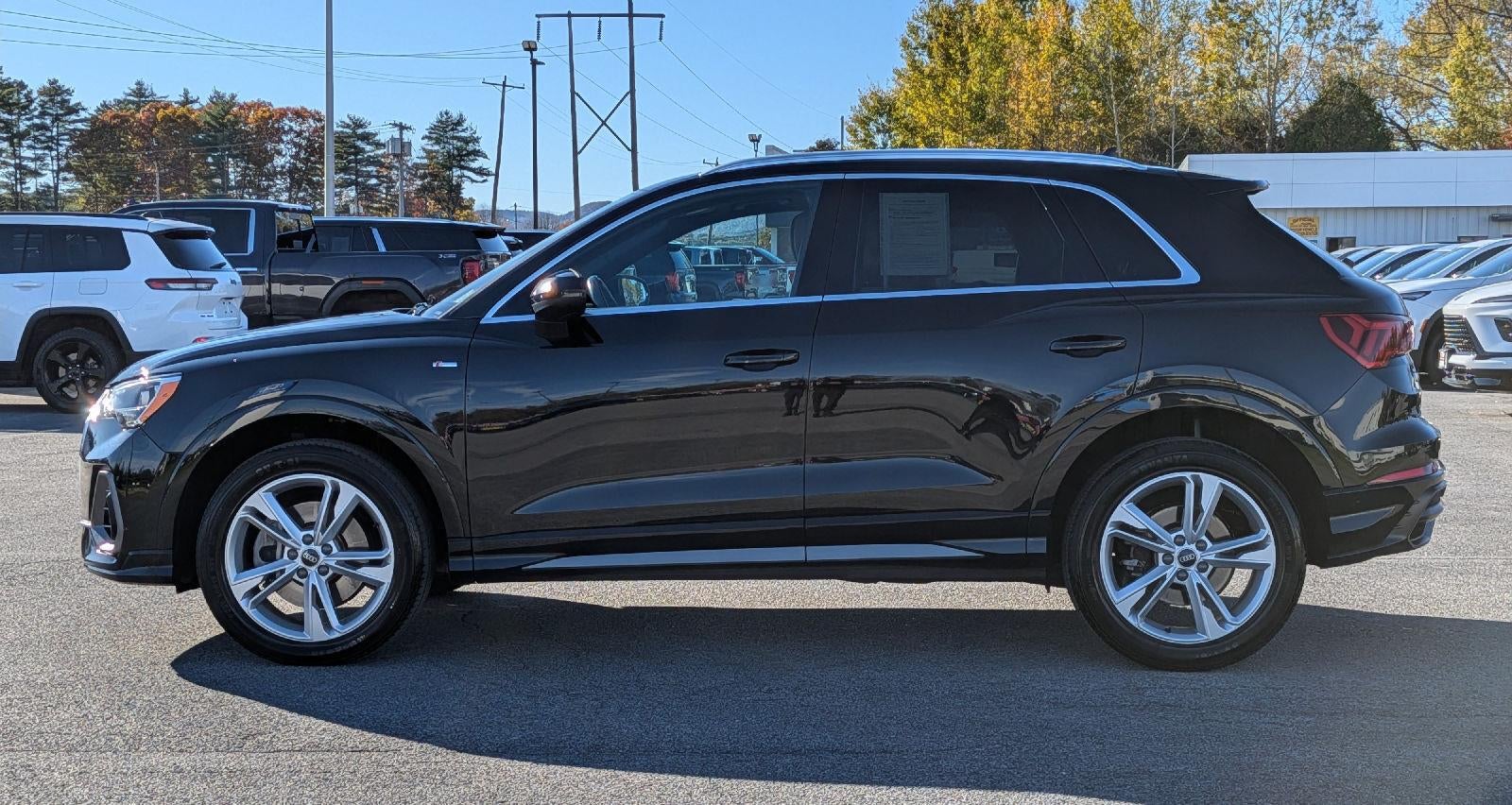 2022 Audi Q3 S line Premium