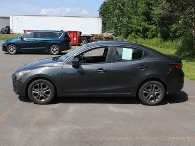 2019 Toyota Yaris Sedan LE