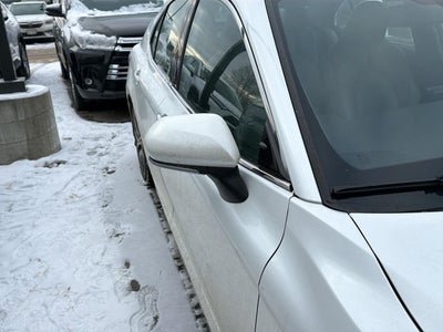 2022 Toyota Camry Hybrid XLE