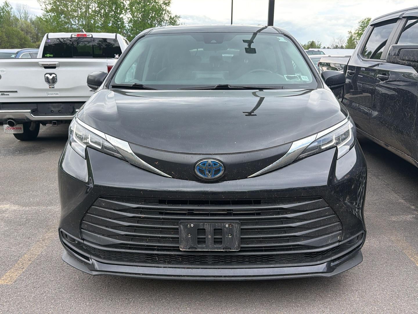 2022 Toyota Sienna LE