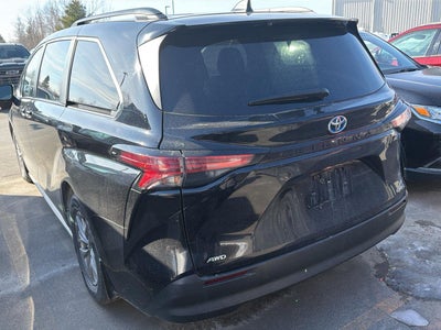 2022 Toyota Sienna LE