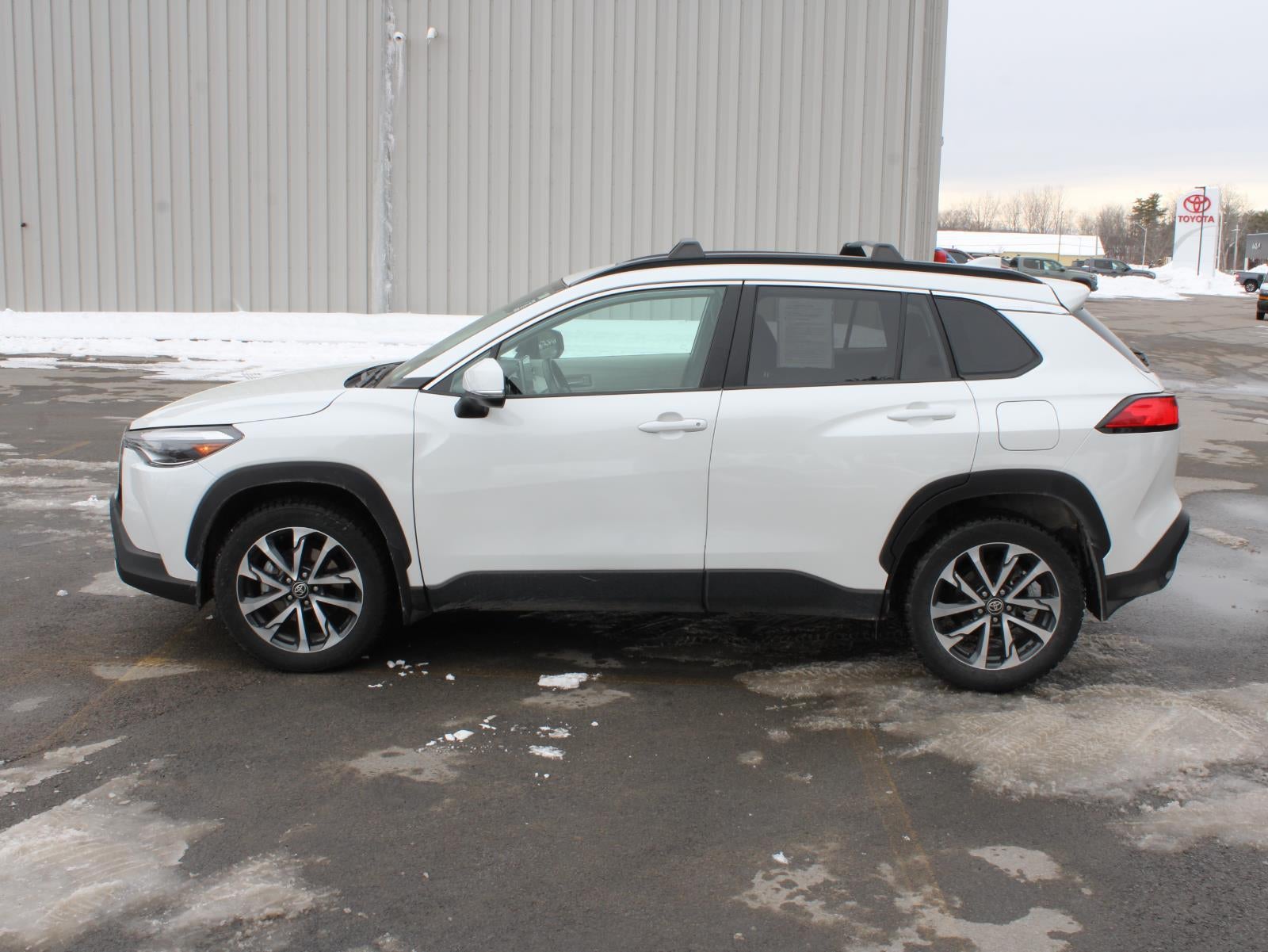 2023 Toyota Corolla Cross XLE