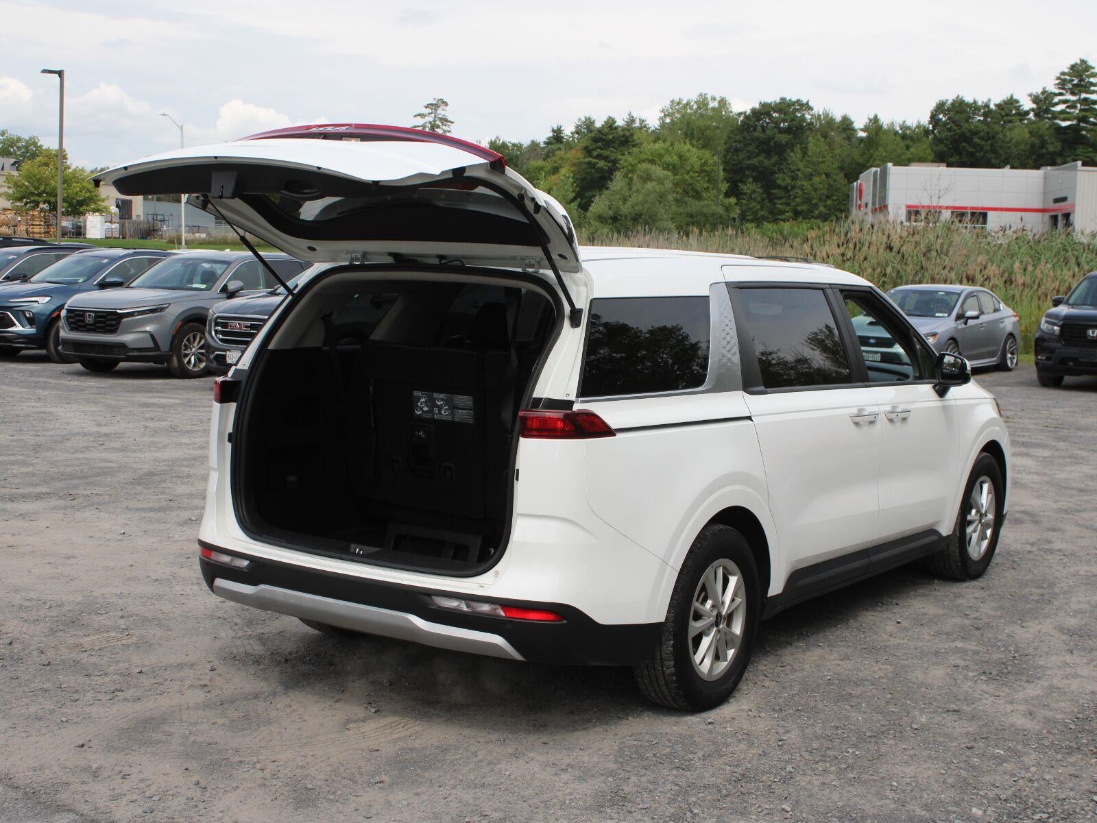 2024 Kia Carnival LX