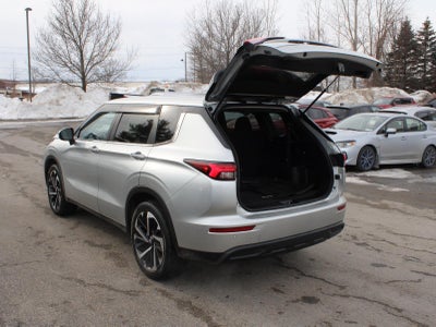 2022 Mitsubishi Outlander ES