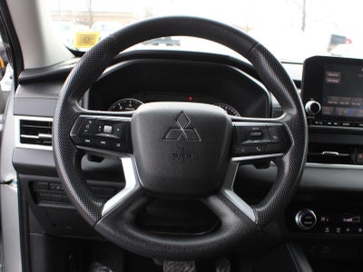 2022 Mitsubishi Outlander ES