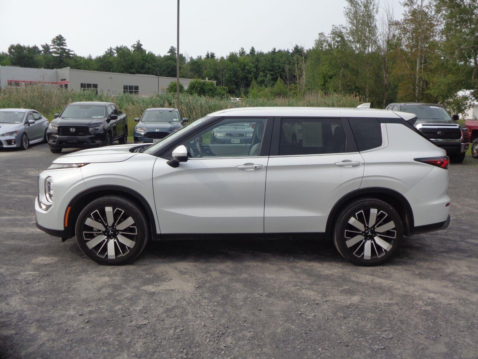 2025 Mitsubishi Outlander SE
