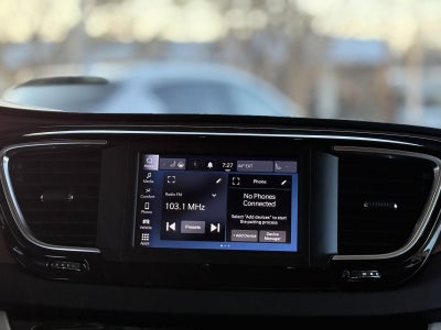 2024 Chrysler Voyager LX