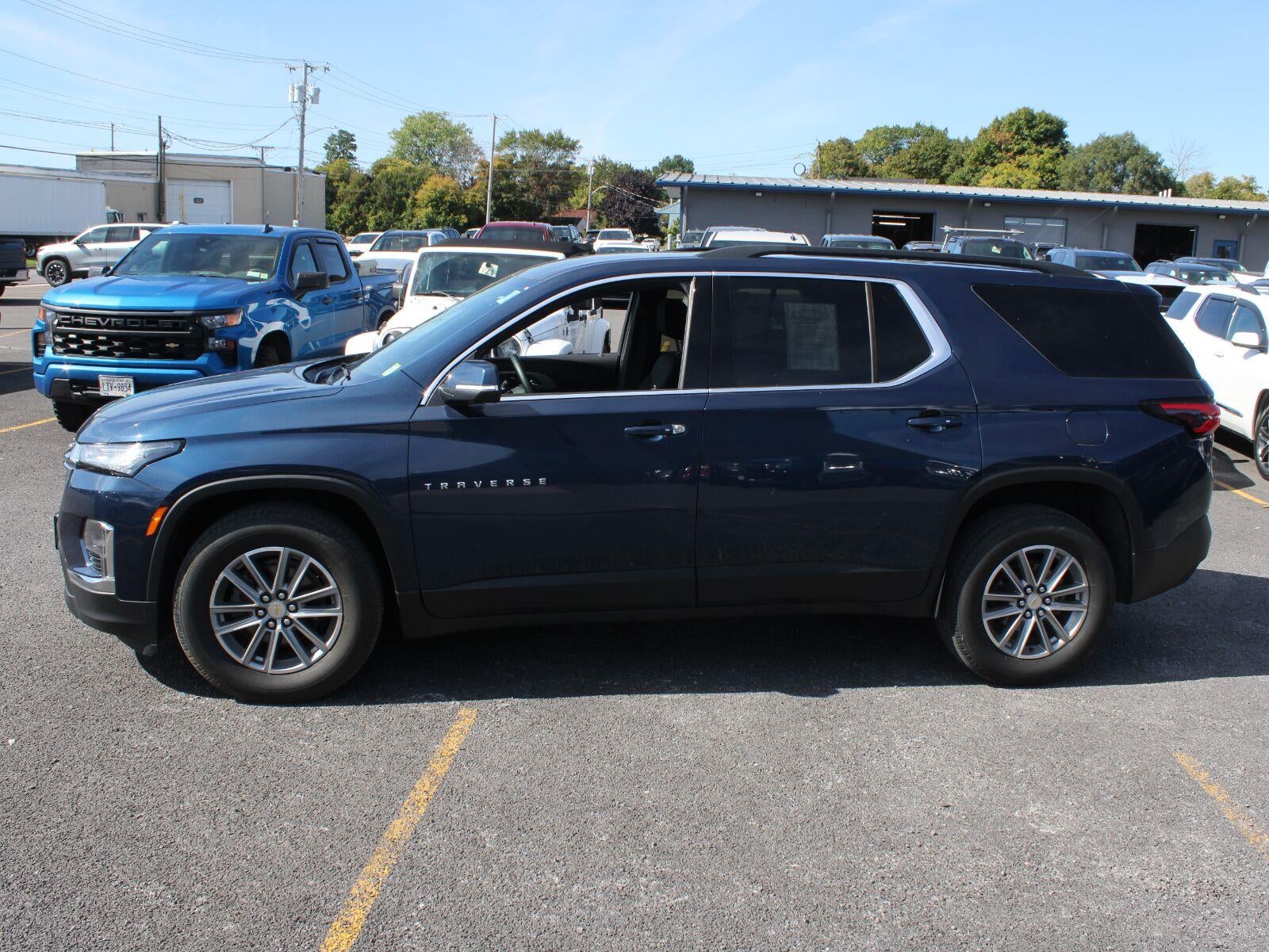 2023 Chevrolet Traverse LT Cloth