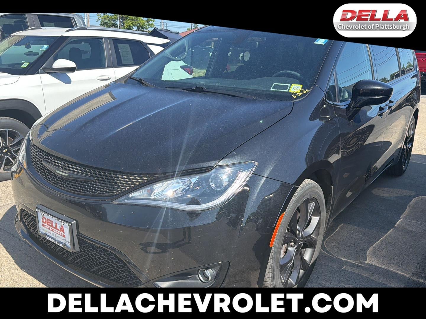 2020 Chrysler Pacifica Touring L's photo