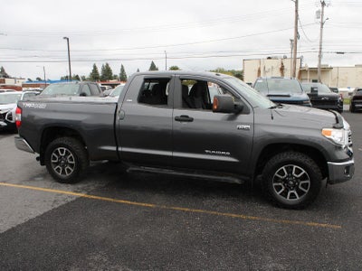 2017 Toyota Tundra SR5 5.7L V8