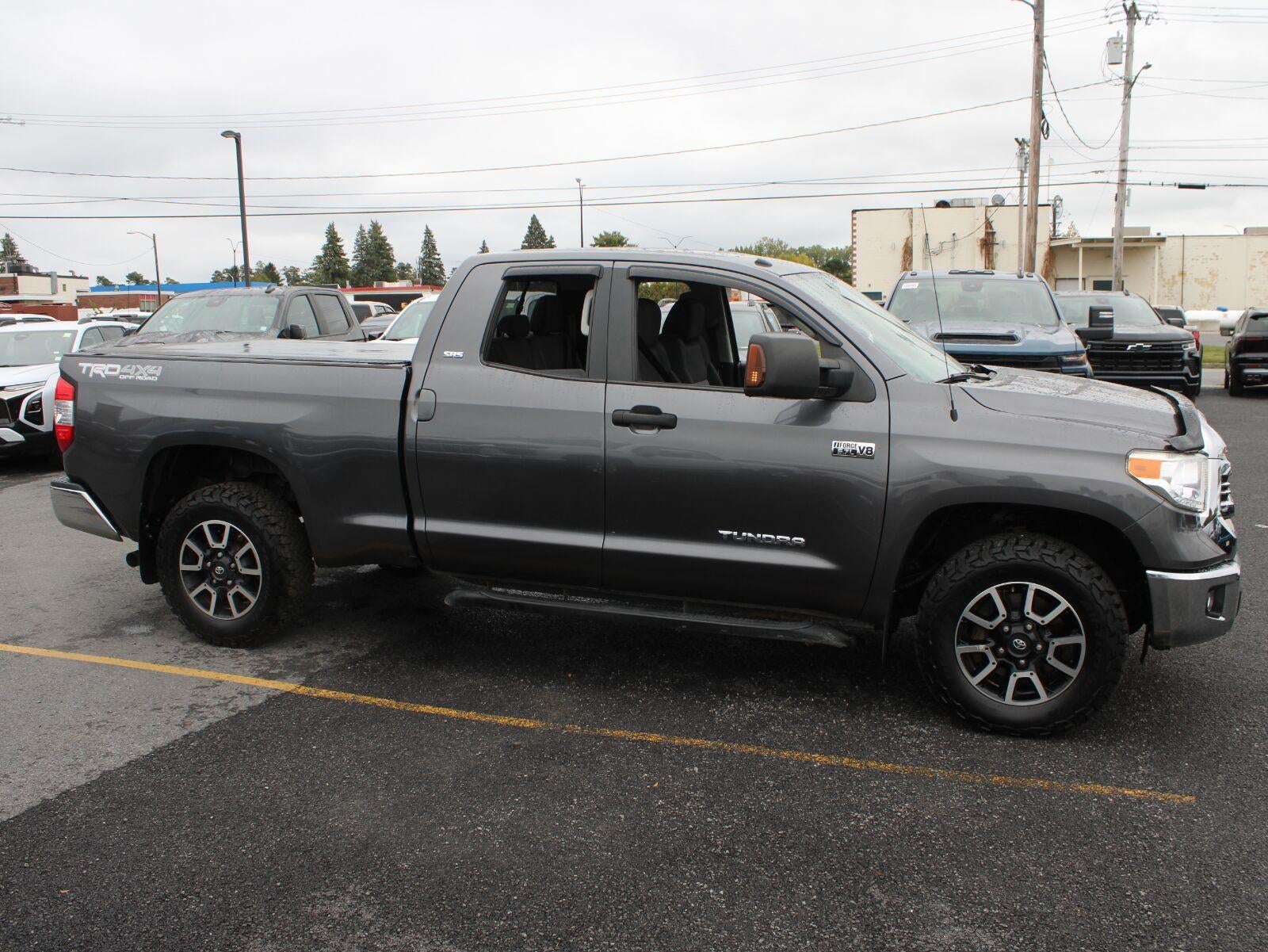 2017 Toyota Tundra SR5 5.7L V8